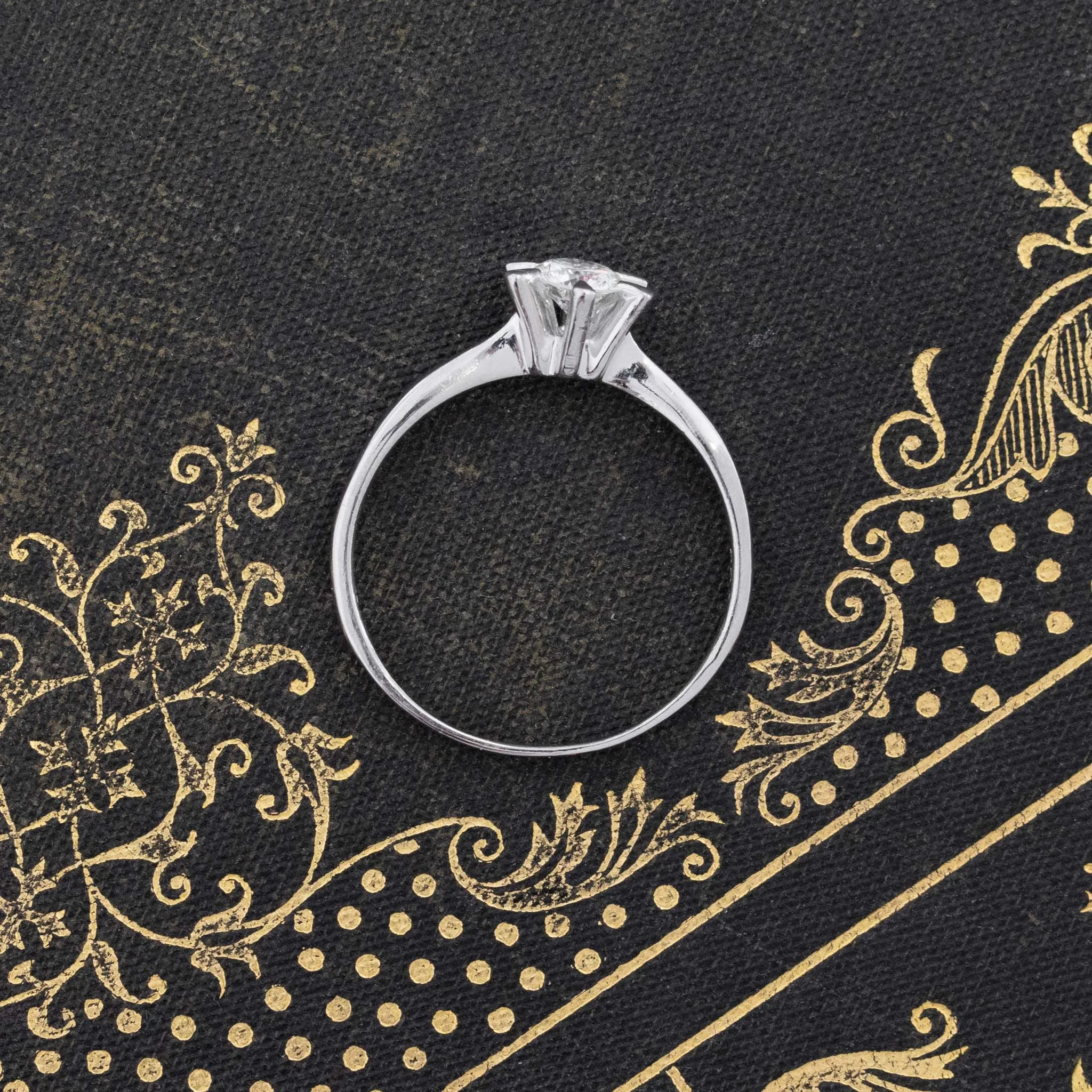 .33ct Starburst Motif Round Brilliant Cut Diamond Solitaire