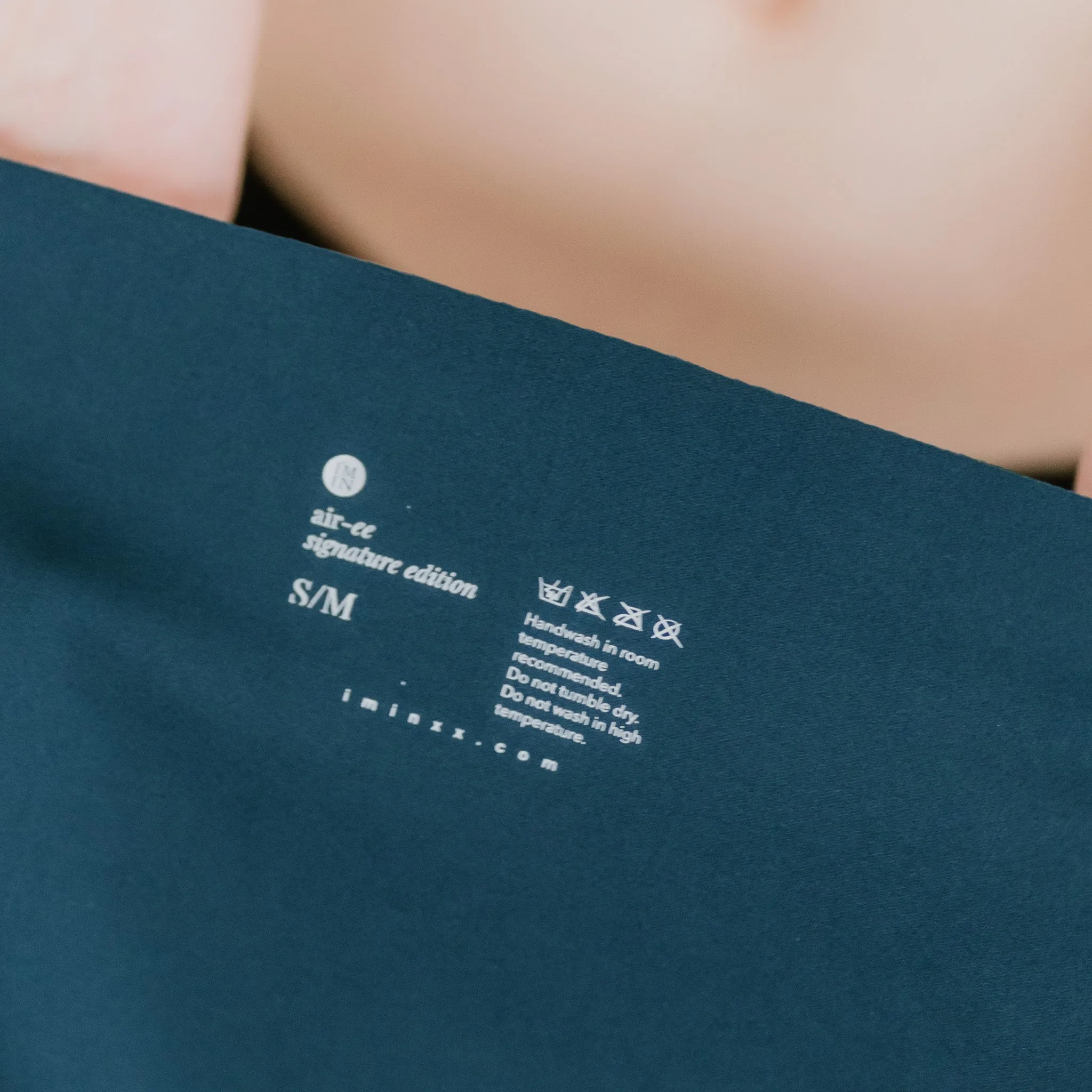 air-ee Low-Rise Sleek Seamless Cheekie (Signature Edition)