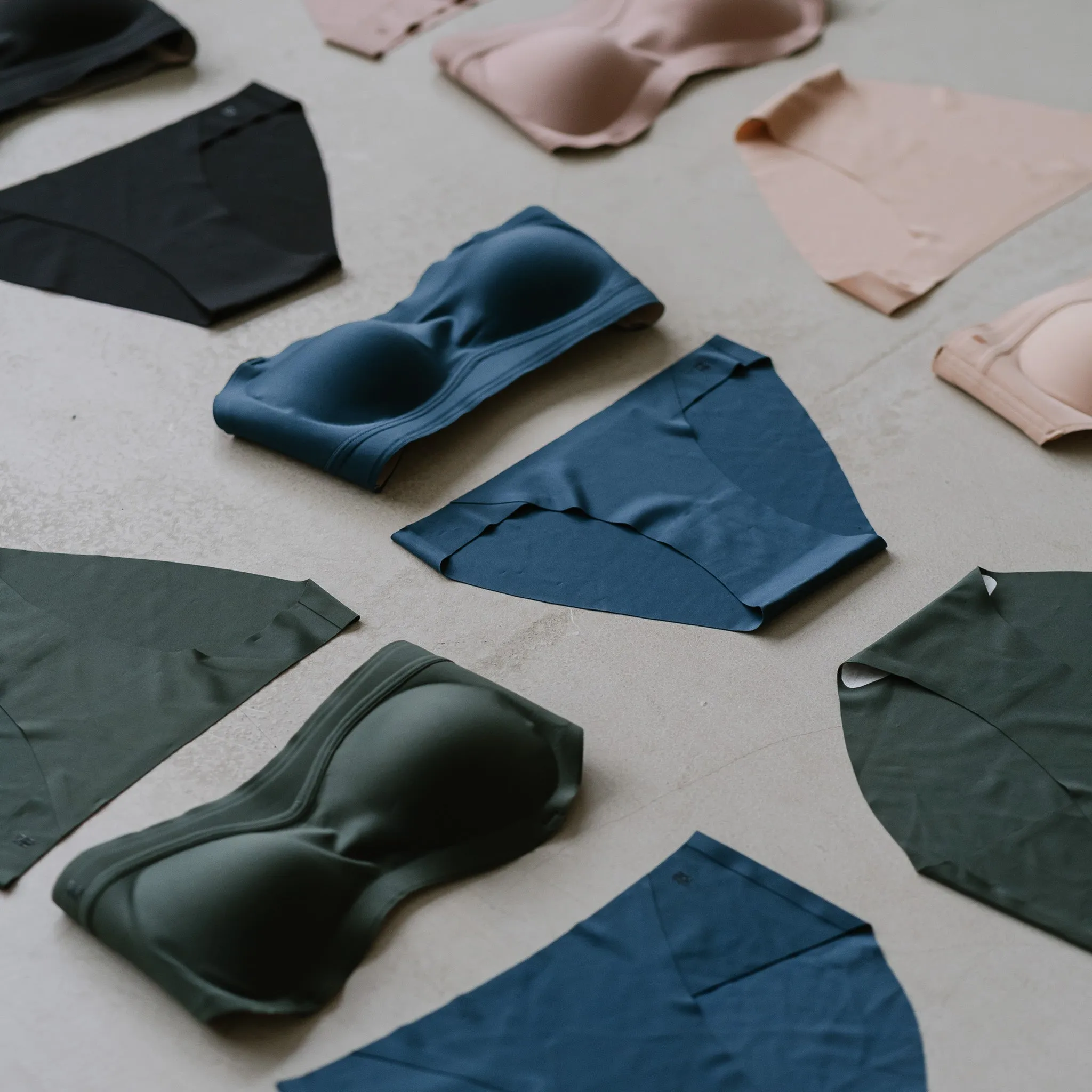 air-ee Low-Rise Sleek Seamless Cheekie (Signature Edition)