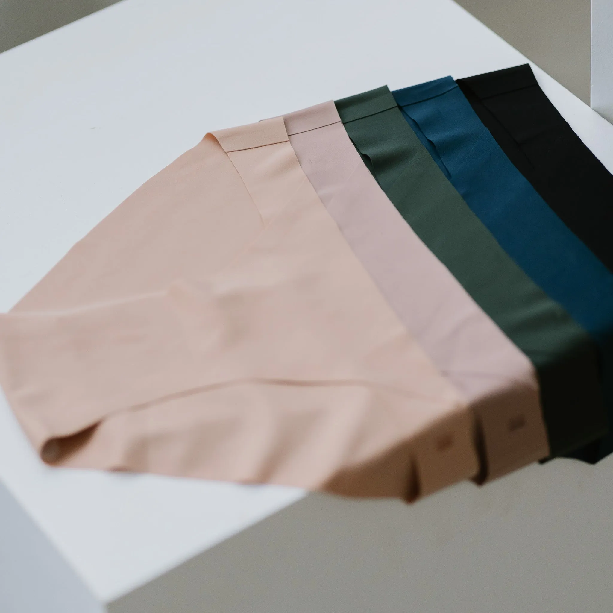 air-ee Low-Rise Sleek Seamless Cheekie (Signature Edition)