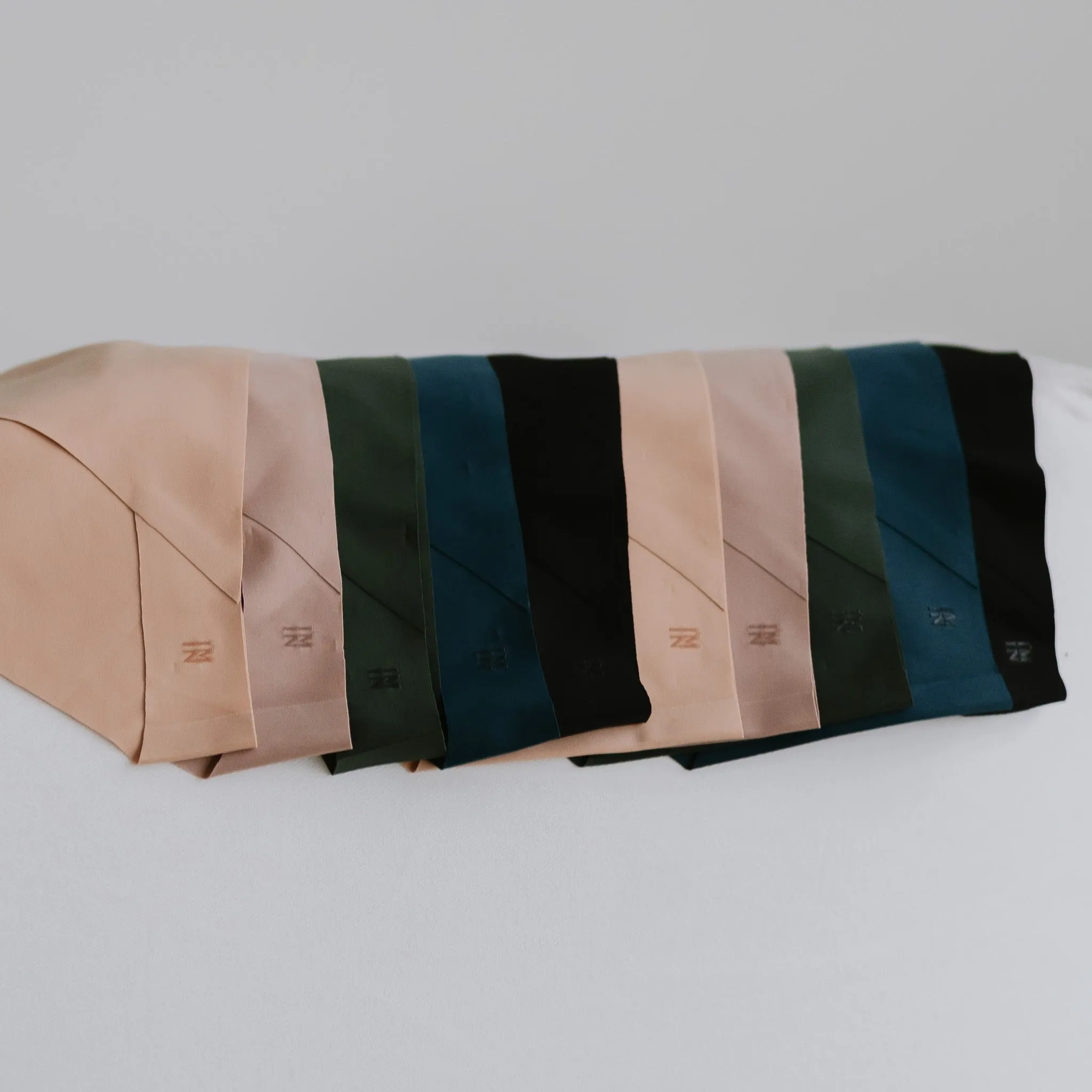 air-ee Low-Rise Sleek Seamless Cheekie (Signature Edition)