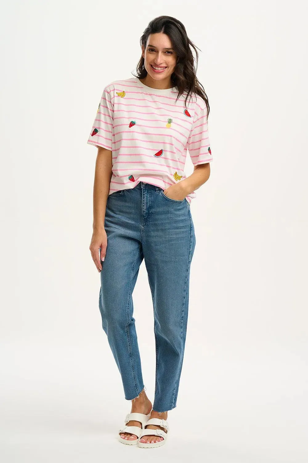 Camiseta Sugarhill Kinsley Relaxed Off-White Pink Fruit Embroidery