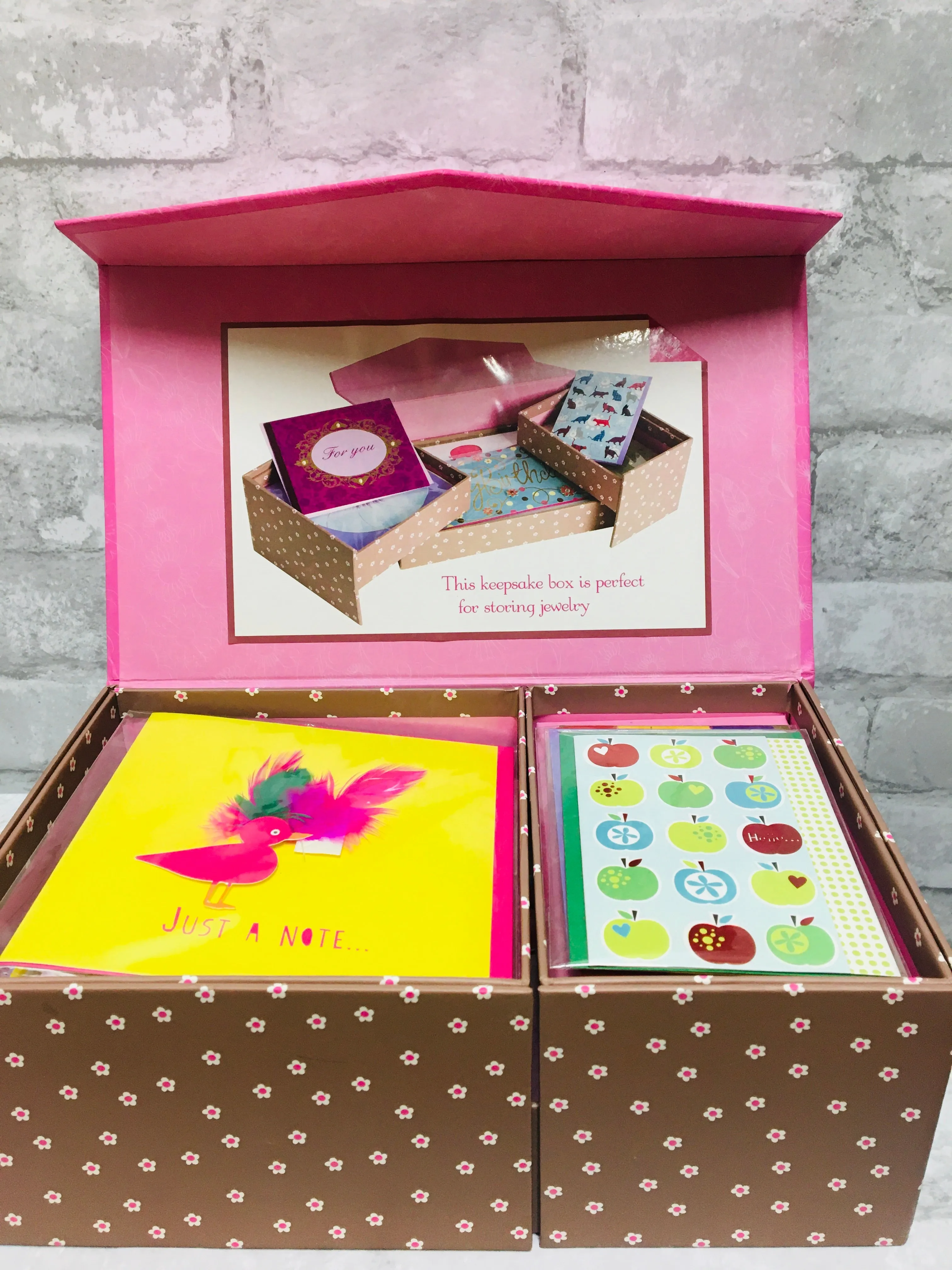 Deluxe Greeting Card Collection in Keepsake Box! Great Assortment with Envelopes! Retails $60 