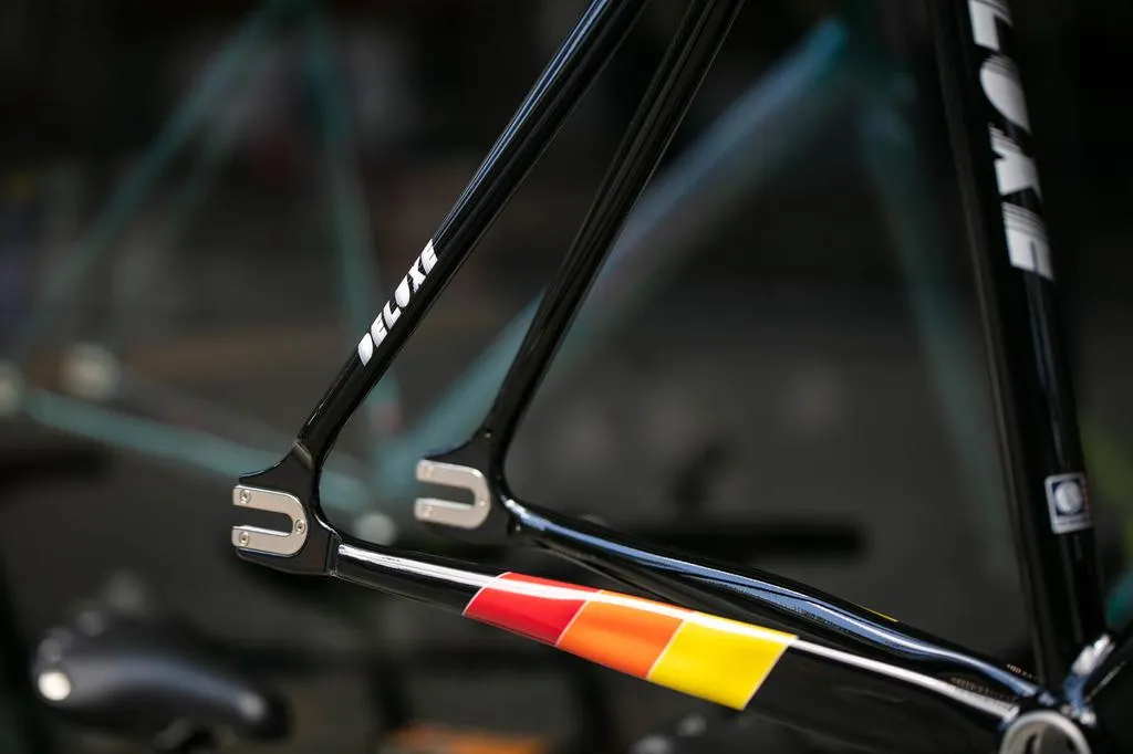 Engine11 CritD Track x DELUXE Cycles - Medium