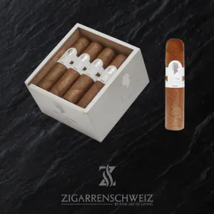 Gilbert de Montsalvat Signature Chubby