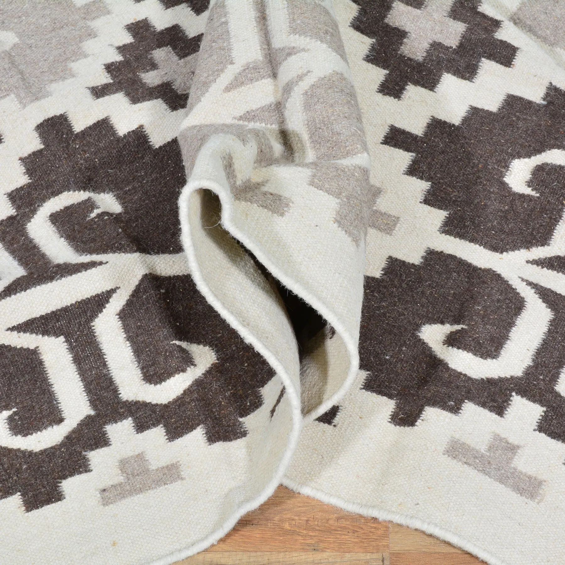 Hand-Woven Reversible Southwestern Design Dhurrie Rug (Size 5.11 X 9.0) Brral-4068