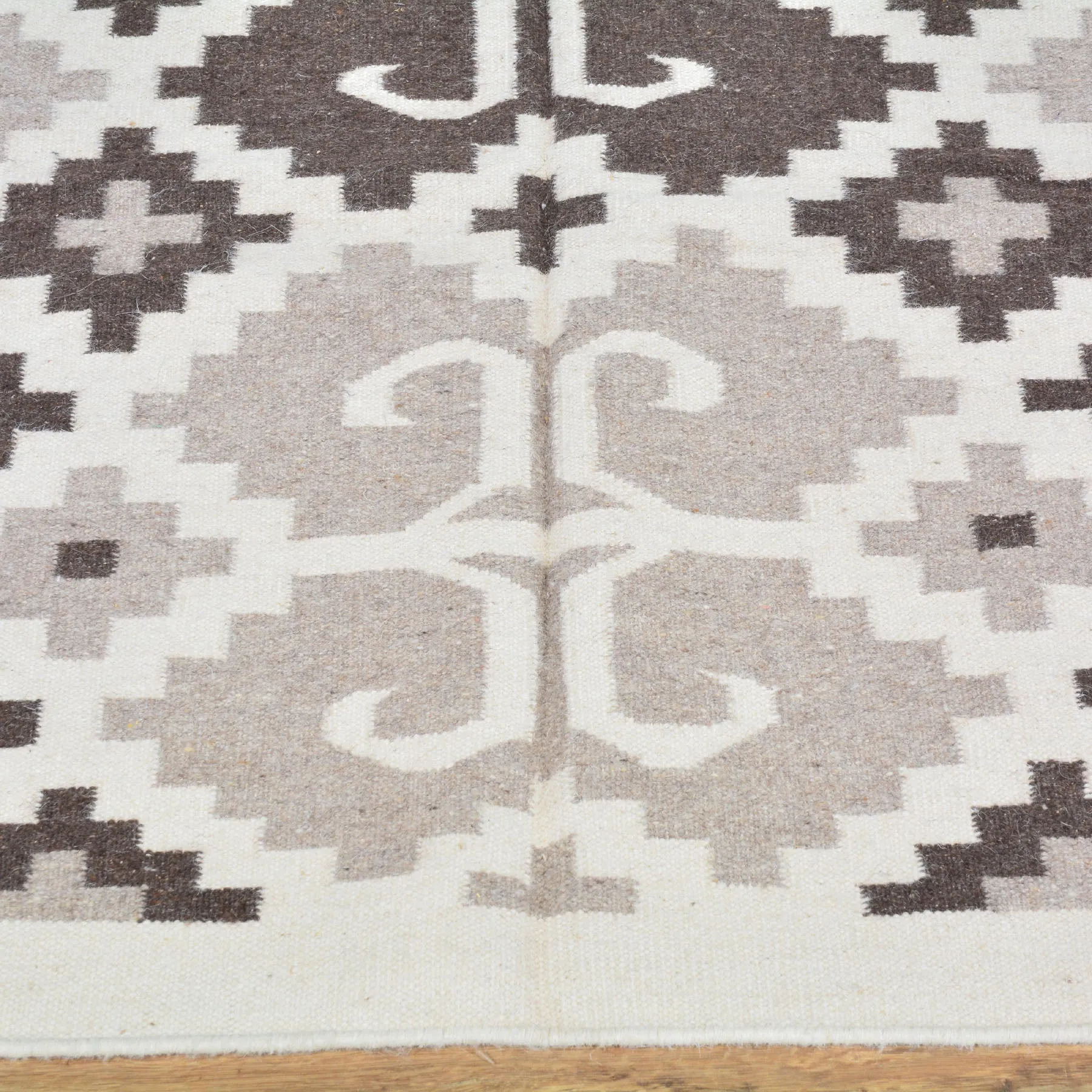 Hand-Woven Reversible Southwestern Design Dhurrie Rug (Size 5.11 X 9.0) Brral-4068