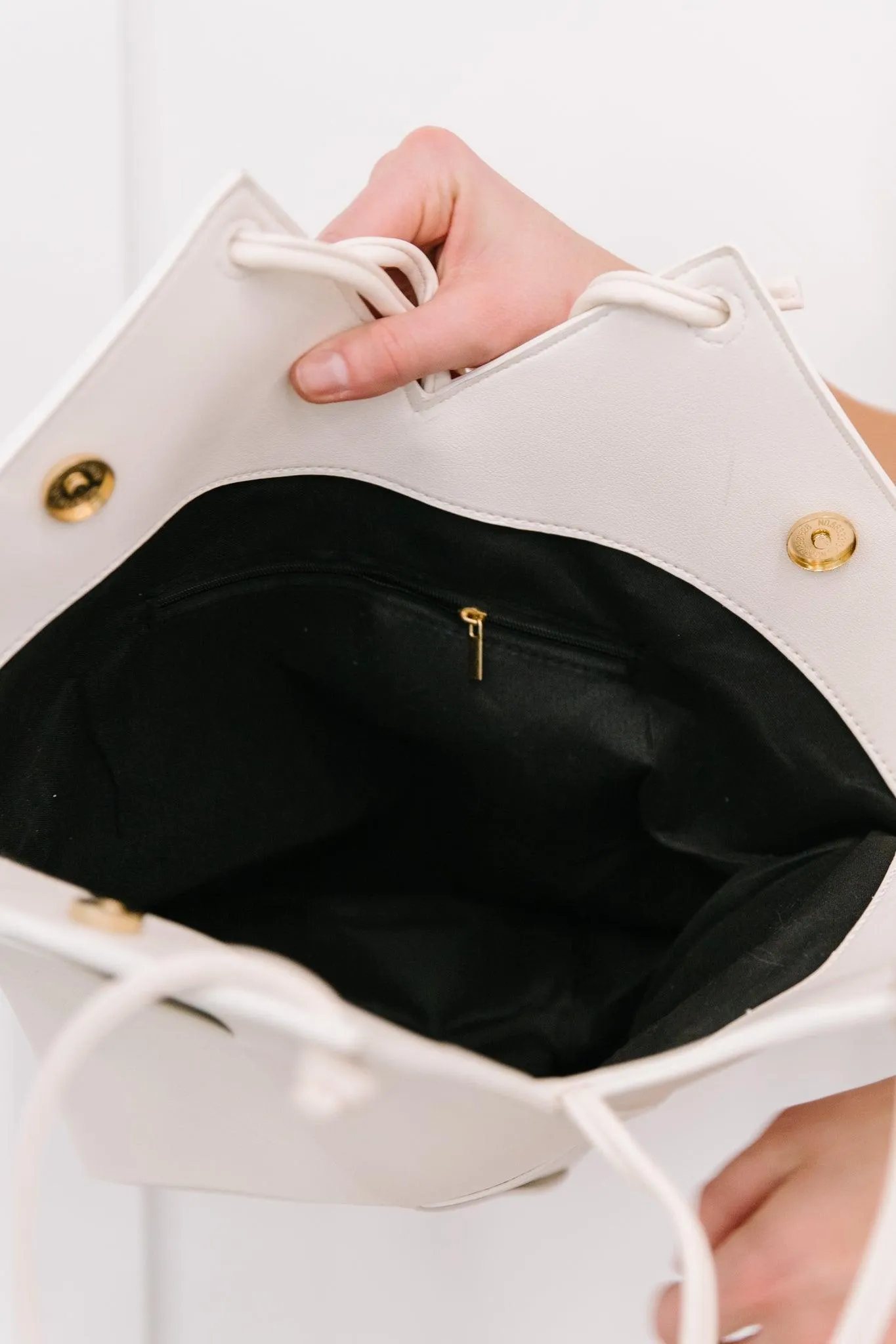 Hazel Blues® | Woven Tote in White