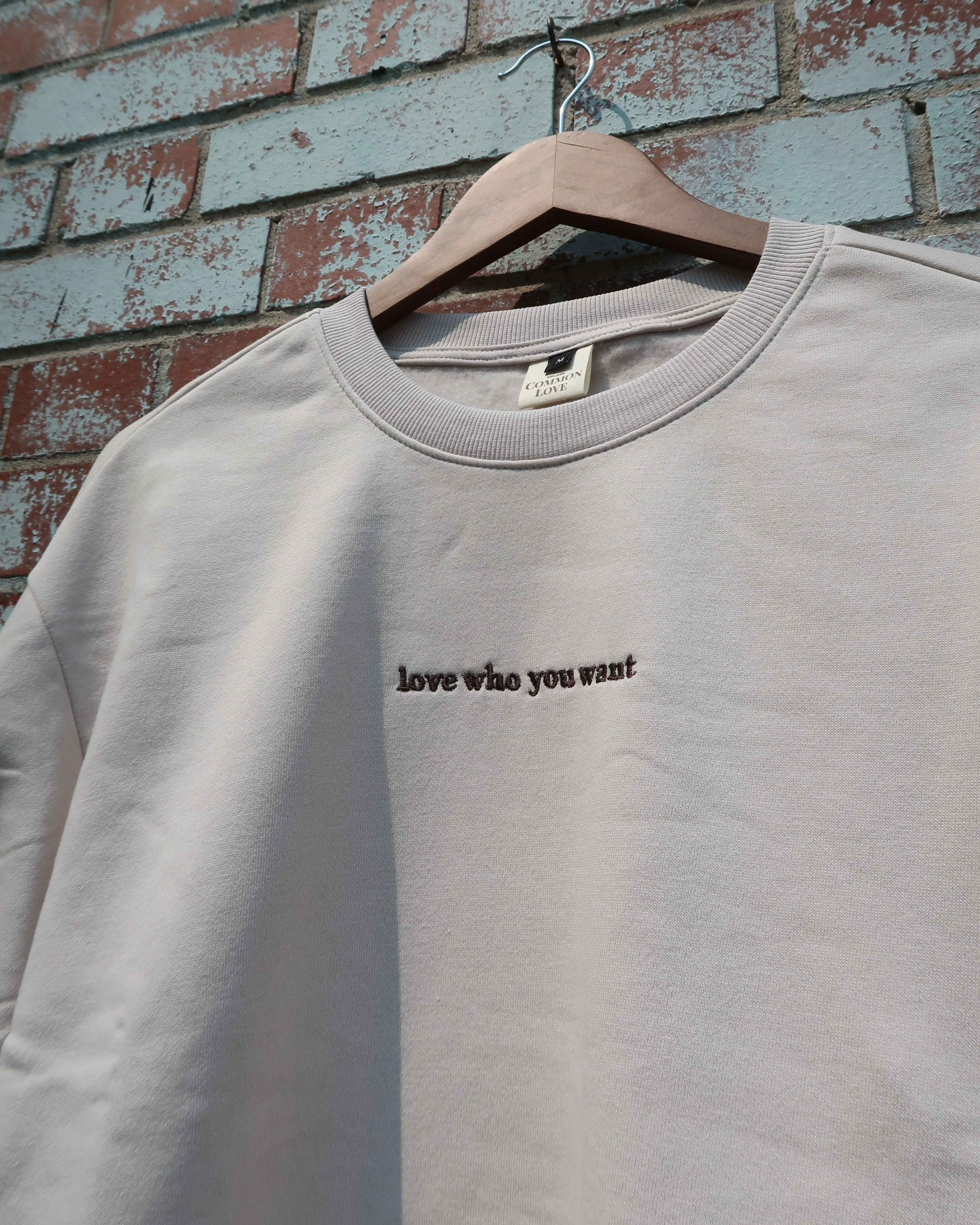 love who you want Relaxed Crewneck (OFF WHITE)