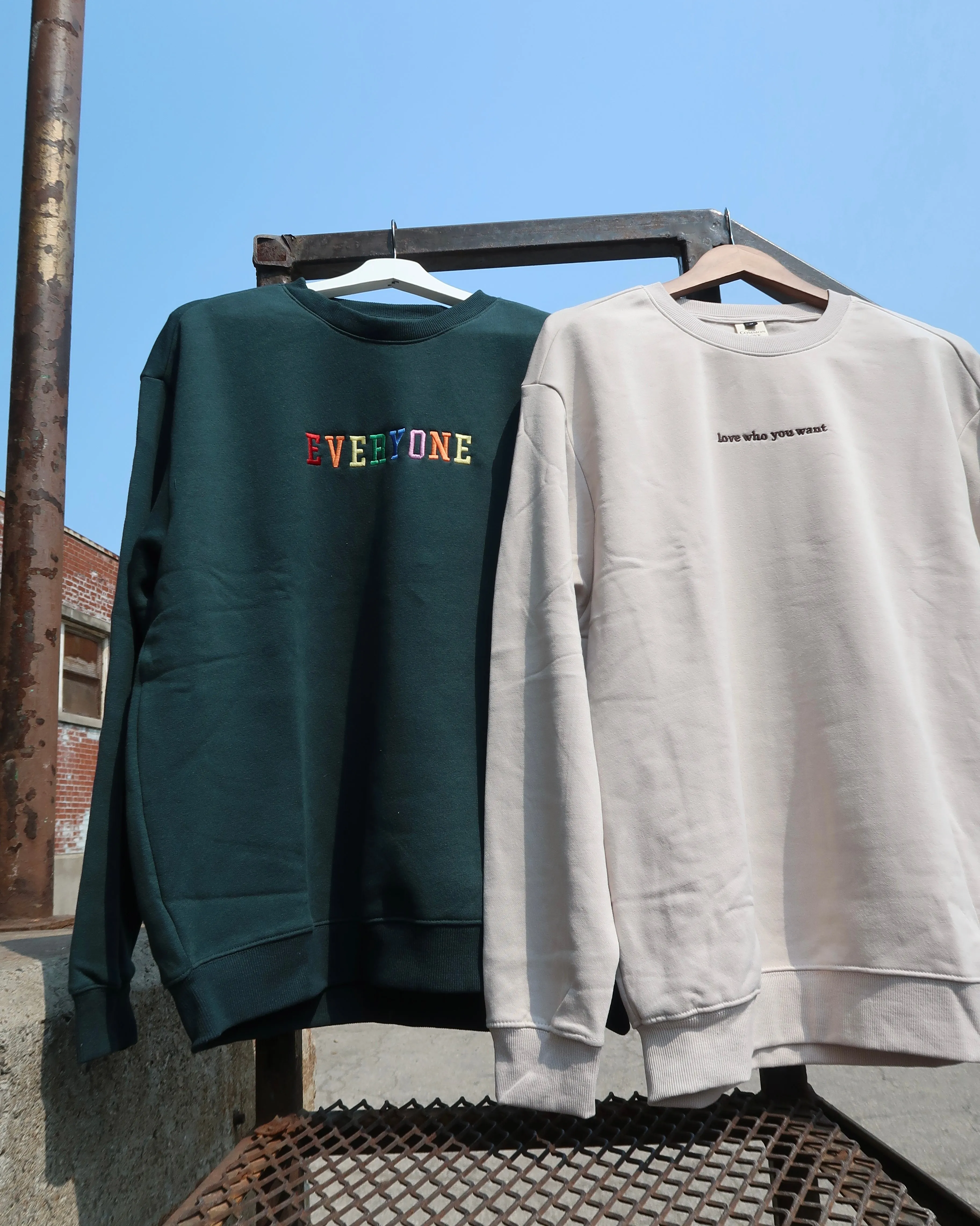 love who you want Relaxed Crewneck (OFF WHITE)