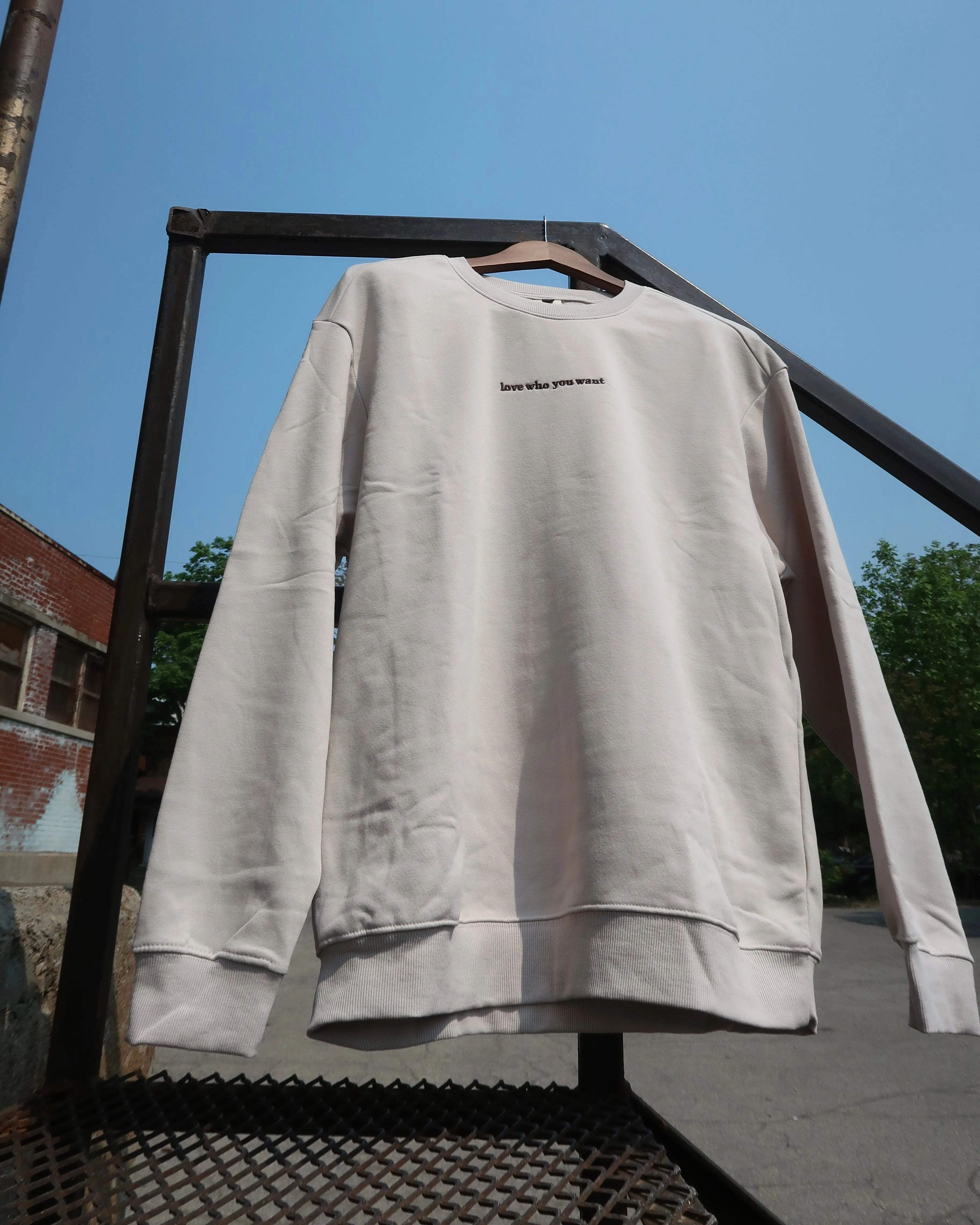 love who you want Relaxed Crewneck (OFF WHITE)