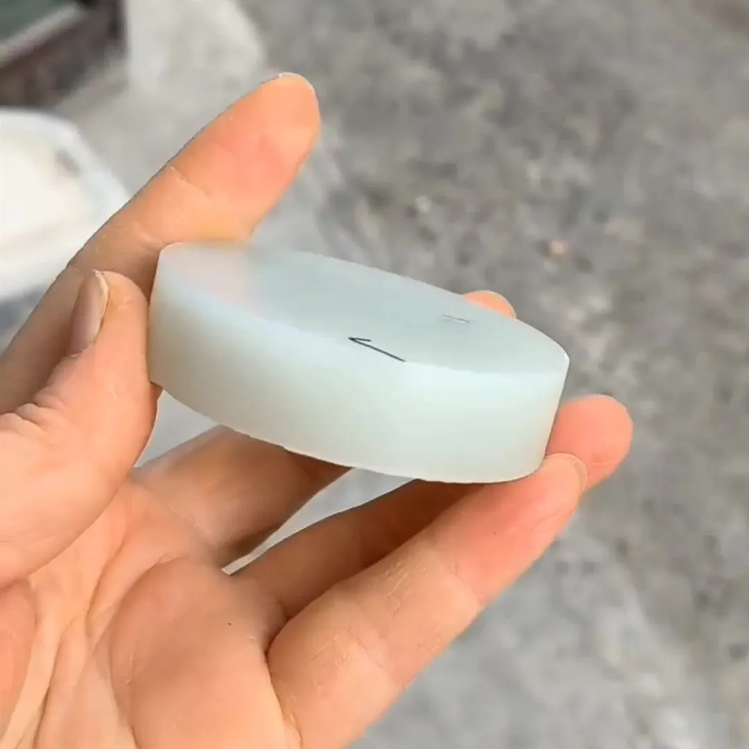 Natural Hetian Jade Rough Nephrite Raw (101g,5.6X1.35cm)