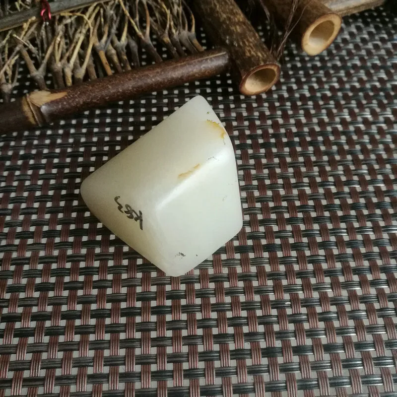 Natural Hetian Jade Rough Nephrite Raw (82g, 5X3.5X3cm)