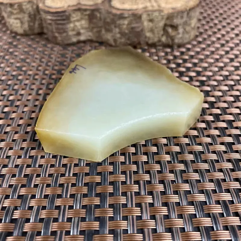 Natural Hetian Jade Rough Nephrite Raw (85g,5.1X6.2X1.2cm)
