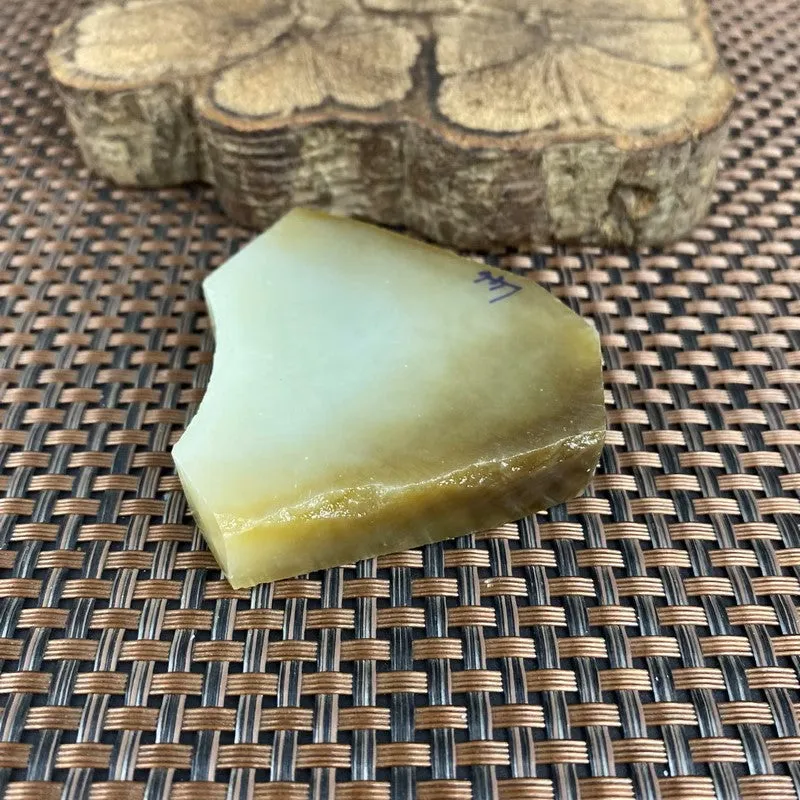 Natural Hetian Jade Rough Nephrite Raw (85g,5.1X6.2X1.2cm)