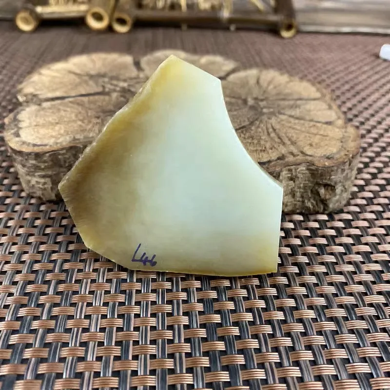Natural Hetian Jade Rough Nephrite Raw (85g,5.1X6.2X1.2cm)