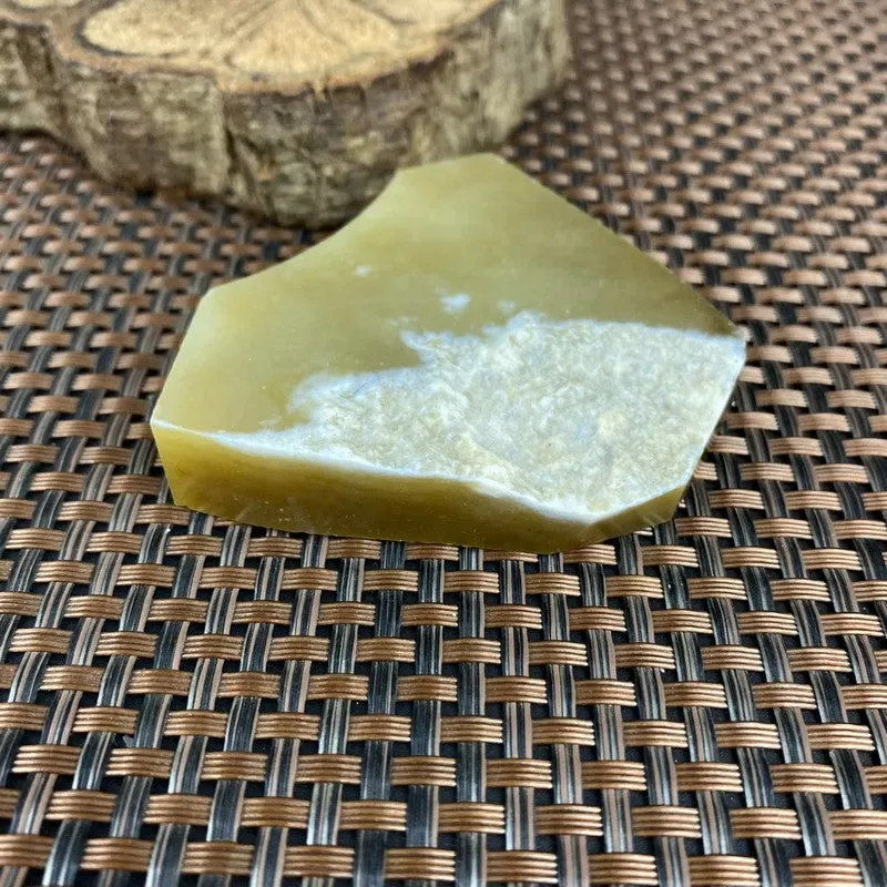 Natural Hetian Jade Rough Nephrite Raw (85g,5.1X6.2X1.2cm)