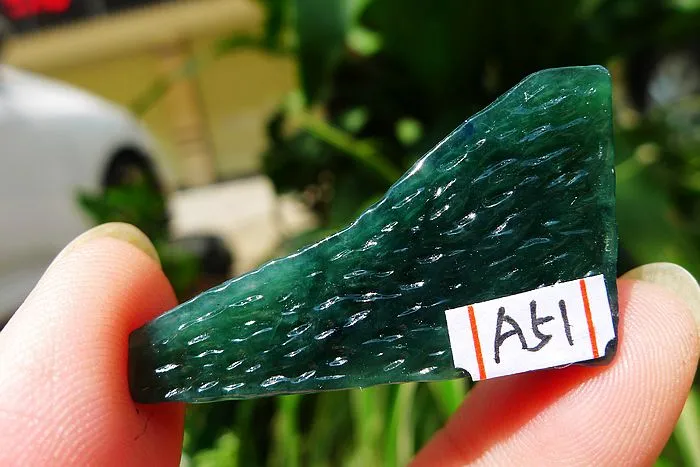 Natural Jade Rough Jadeite Raw (10.6g,3.65X2.1X0.8cm)