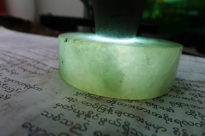 Natural Jade Rough Jadeite Raw (127g,5.3X1.8cm)