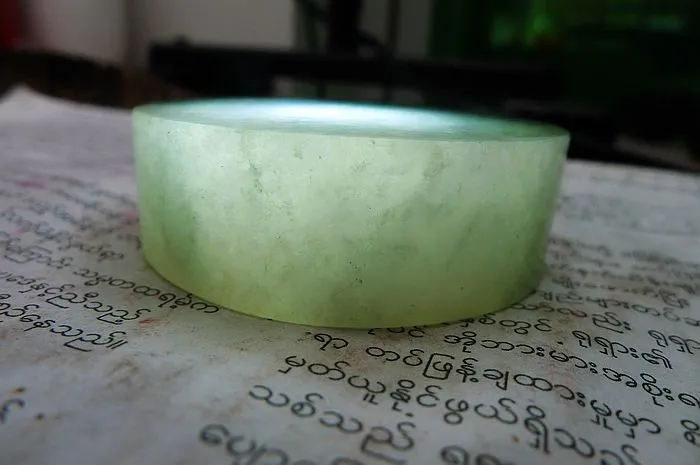 Natural Jade Rough Jadeite Raw (127g,5.3X1.8cm)
