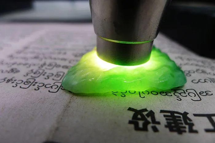 Natural Jade Rough Jadeite Raw (12g,3.9X3.1X0.5cm)
