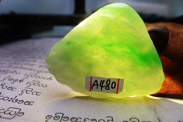 Natural Jade Rough Jadeite Raw (12g,3.9X3.1X0.5cm)