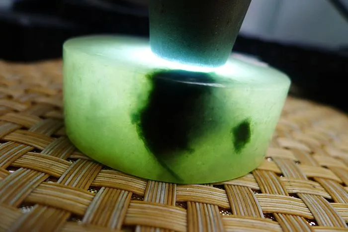 Natural Jade Rough Jadeite Raw (133g,5.2X5.2X1.9cm)