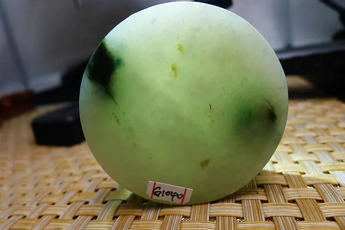 Natural Jade Rough Jadeite Raw (133g,5.2X5.2X1.9cm)