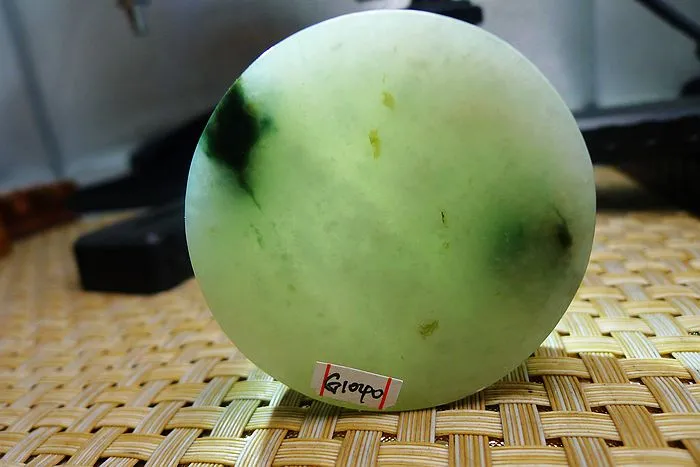 Natural Jade Rough Jadeite Raw (133g,5.2X5.2X1.9cm)
