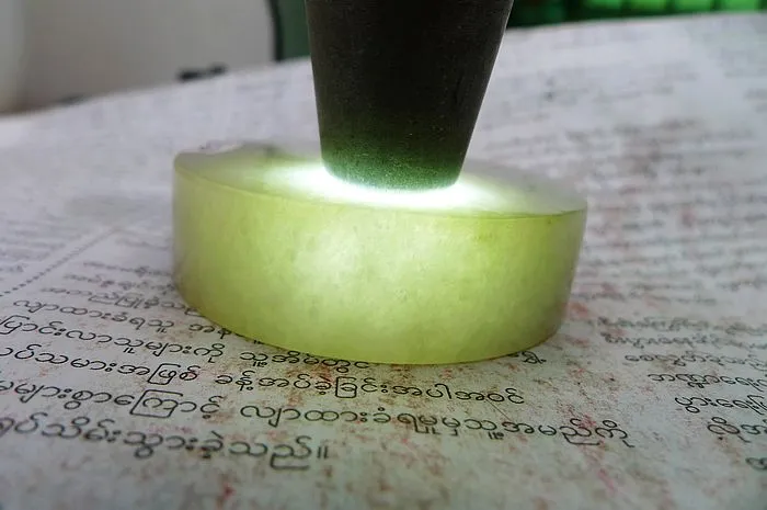 Natural Jade Rough Jadeite Raw (139g,5.7x1.66cm)