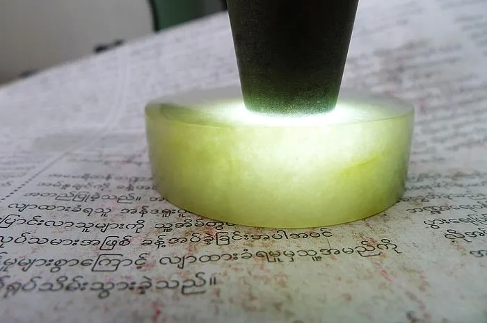 Natural Jade Rough Jadeite Raw (139g,5.7x1.66cm)