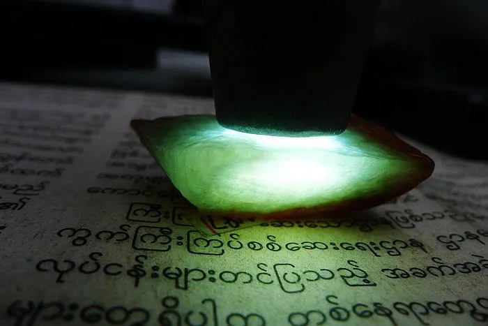 Natural Jade Rough Jadeite Raw (17g,3.2X1.9X1.3cm)