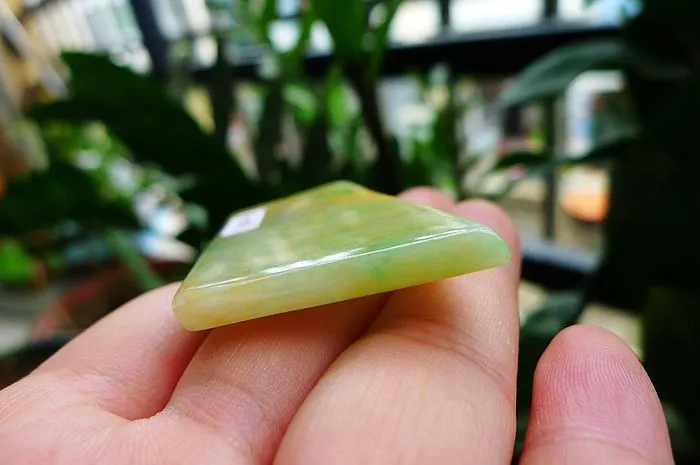 Natural Jade Rough Jadeite Raw (22g,4.7X3.5X0.6cm)