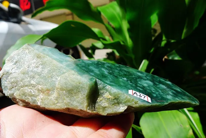 Natural Jade Rough Jadeite Raw (366g,13.8X5.2X4cm)
