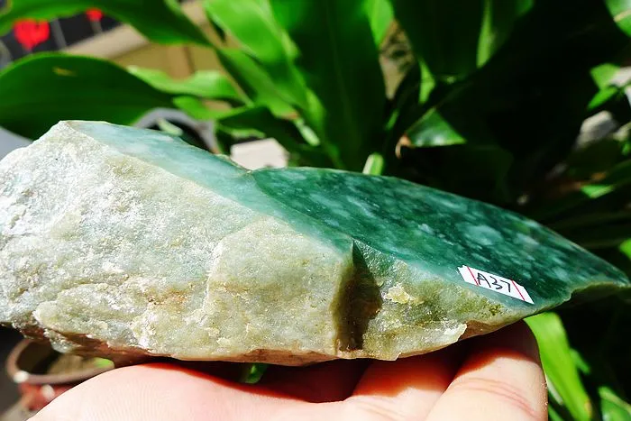 Natural Jade Rough Jadeite Raw (366g,13.8X5.2X4cm)