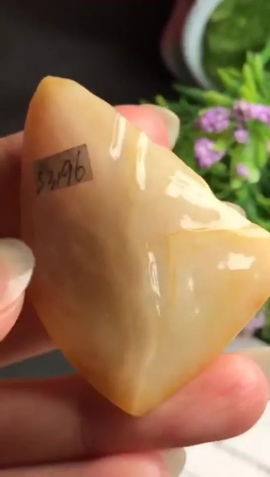 Natural Jade Rough Jadeite Raw (4.3x3.1x1.8cm)-S3196
