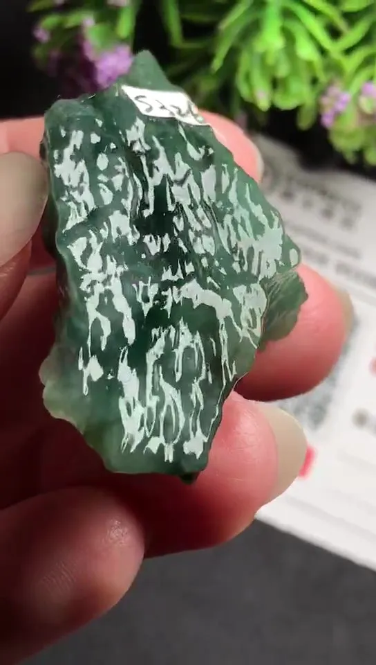 Natural Jade Rough Jadeite Raw (5.0x2.3X1.1cm)-S3260