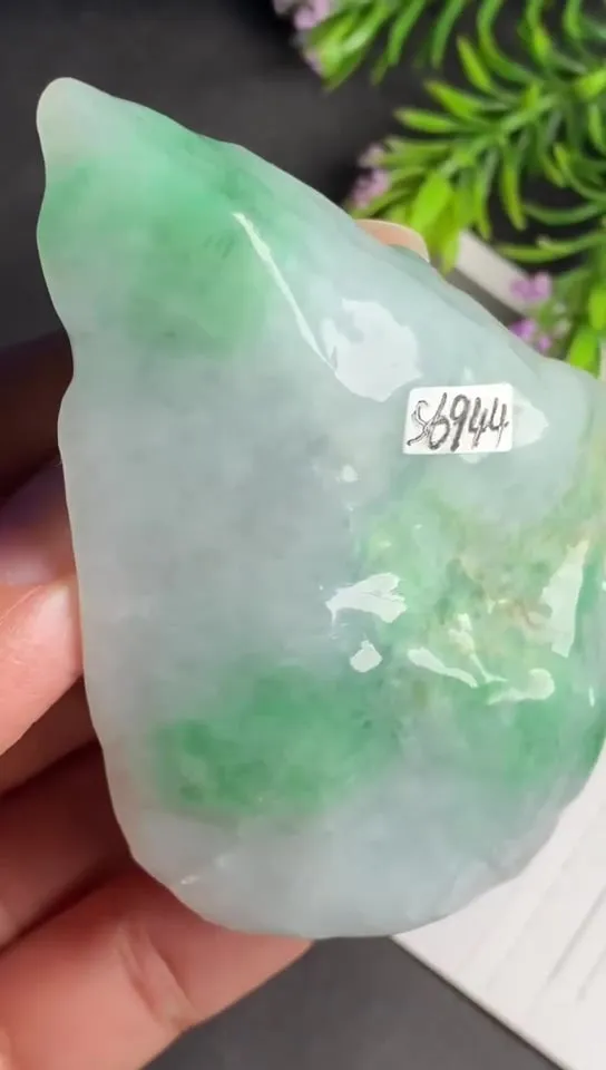 Natural Jade Rough Jadeite Raw (6.8X4.9X1.5cm)-S6944