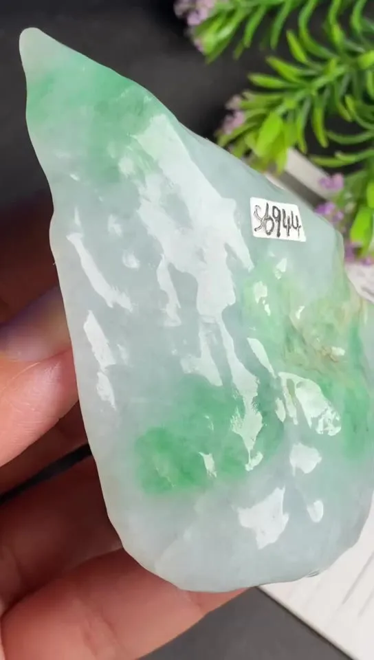 Natural Jade Rough Jadeite Raw (6.8X4.9X1.5cm)-S6944