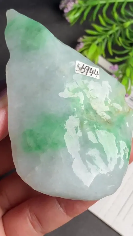 Natural Jade Rough Jadeite Raw (6.8X4.9X1.5cm)-S6944