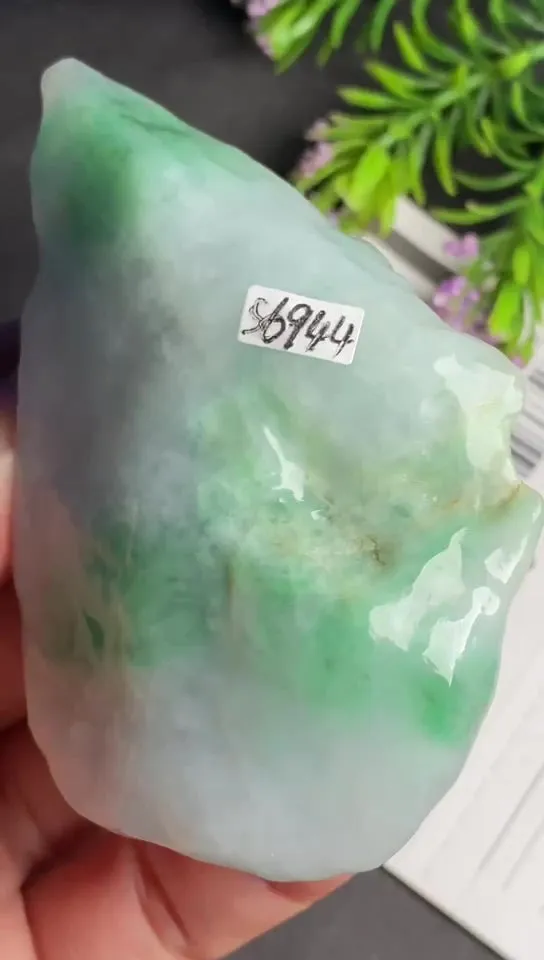 Natural Jade Rough Jadeite Raw (6.8X4.9X1.5cm)-S6944
