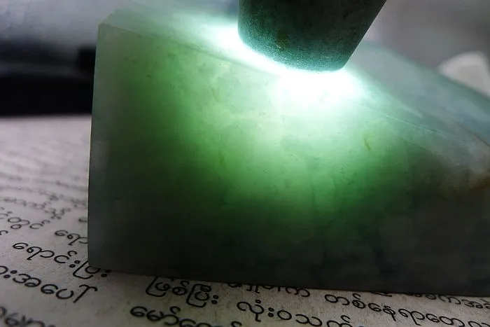 Natural Jade Rough Jadeite Raw (700g,9.6X8.1X5.6cm)