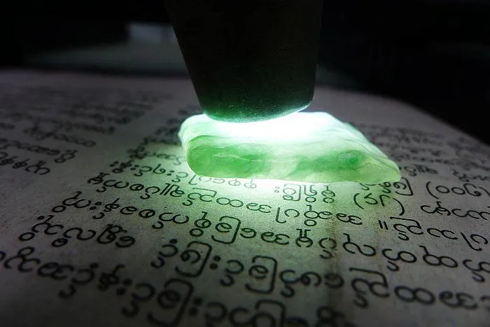 Natural Jade Rough Jadeite Raw (9.5g,2.9X2.2X0.7cm)