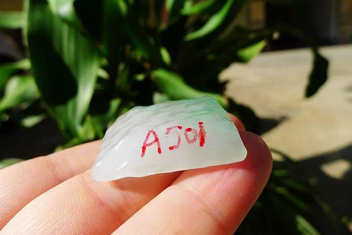 Natural Jade Rough Jadeite Raw (9.5g,2.9X2.2X0.7cm)