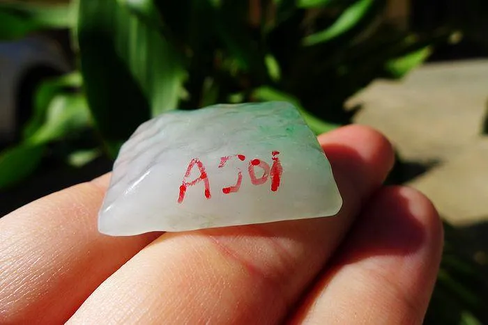 Natural Jade Rough Jadeite Raw (9.5g,2.9X2.2X0.7cm)