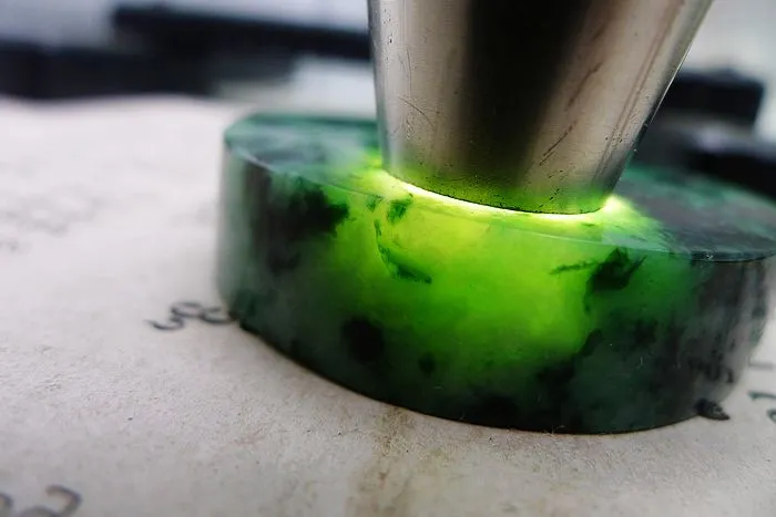 Natural Jade Rough Jadeite Raw (98g,5.3X1.3cm)