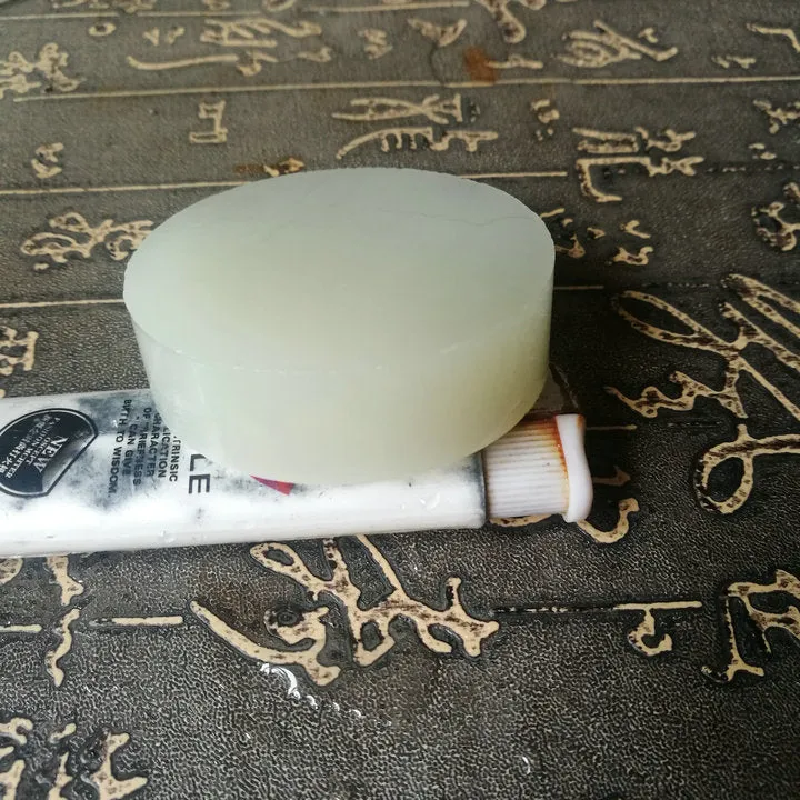 Natural Kunlun Jade Rough Nephrite Raw (105g, 5.3X1.6cm)