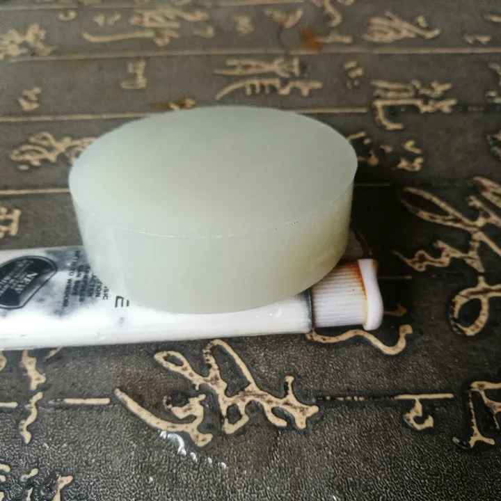 Natural Kunlun Jade Rough Nephrite Raw (105g, 5.3X1.6cm)