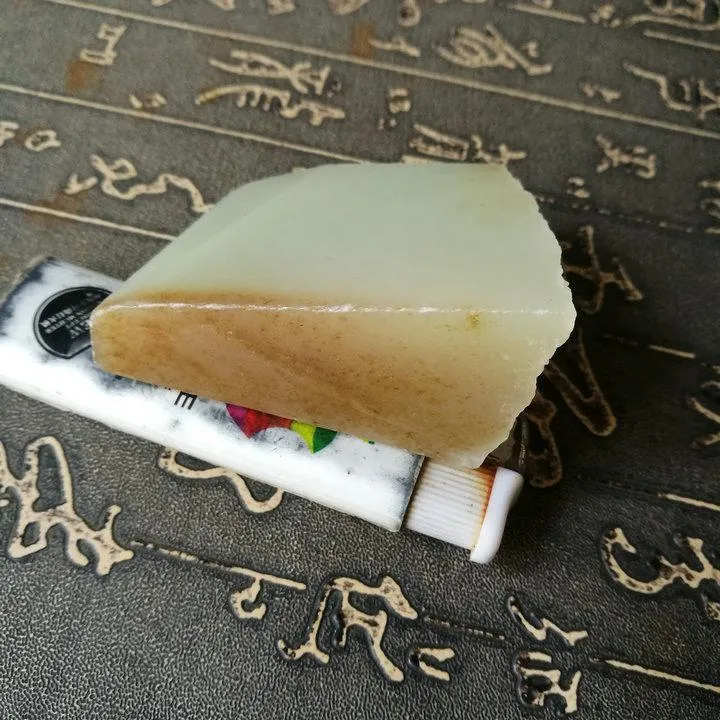 Natural Kunlun Jade Rough Nephrite Raw (111g, 4.7X4.5X2cm)
