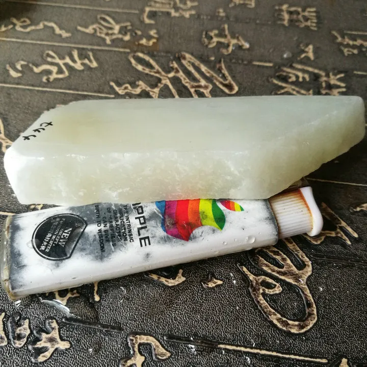 Natural Kunlun Jade Rough Nephrite Raw (111g, 9.5X3X1.5cm)